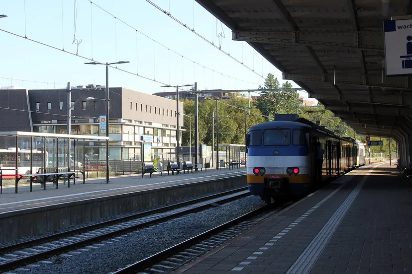 sprinter trein perron station sittard ns