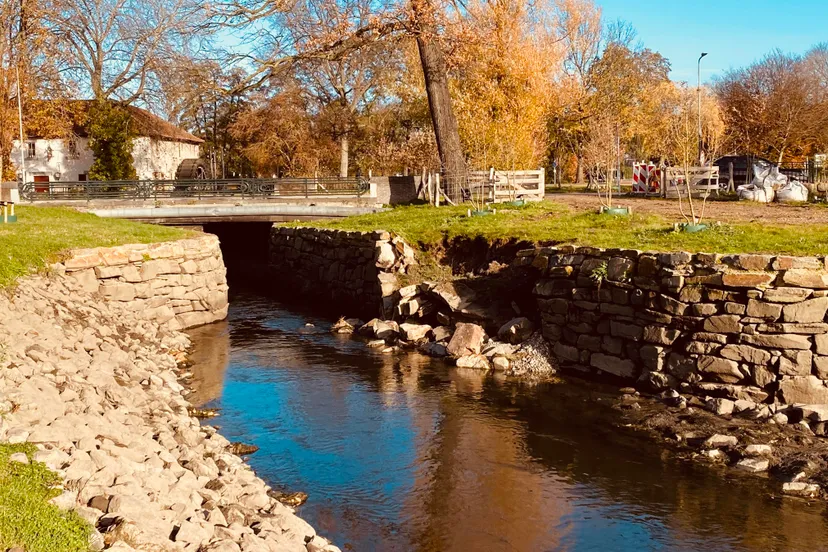 stapelstenenwand molenweg 2