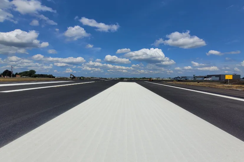 start en landingsbaan vliegveld maa