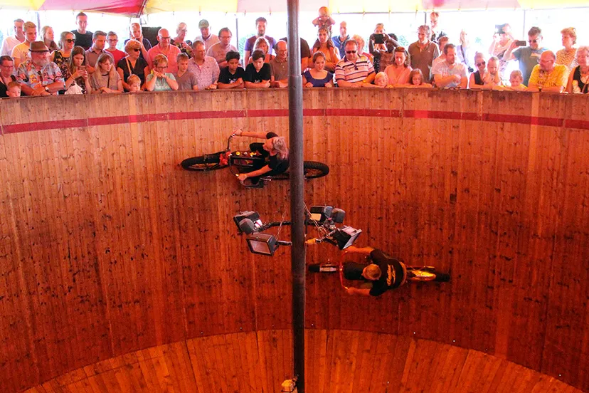 steile wand op sint rosa festival