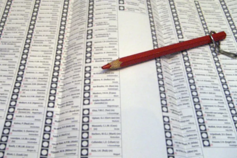 stembiljet en rood potloodt