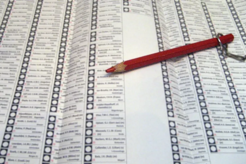 stembiljet kandidatenlijst rood potlood jm luijt cc by 25