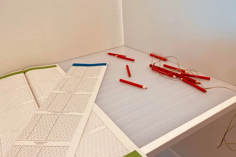 stembiljetten potloden en stemhokjes