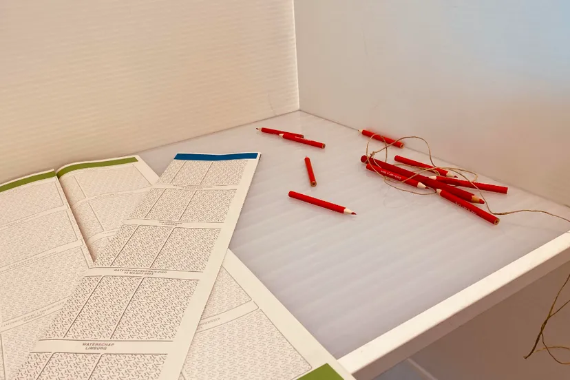 stembiljetten potloden en stemhokjes