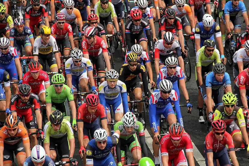 ster zlm tour peloton bij de start
