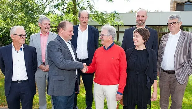 stichting mfc sanderbout tekent huurovereenkoms