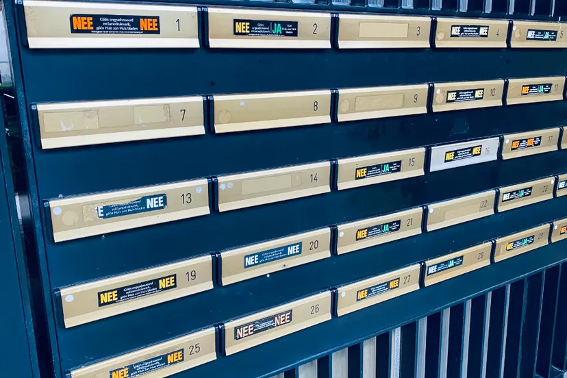 stickers op brievenbussen