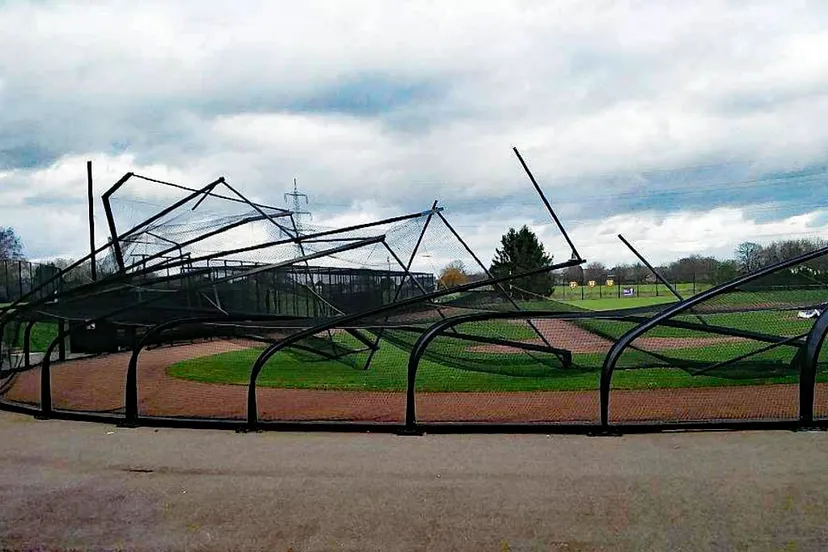 storm beschadigt omheining honkbalclub cheetahs beek