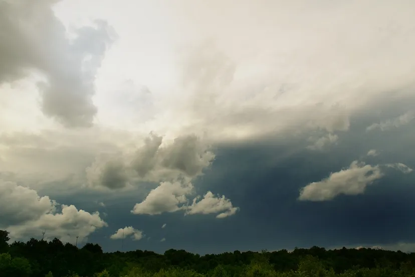 storm chasing 1374665 1280