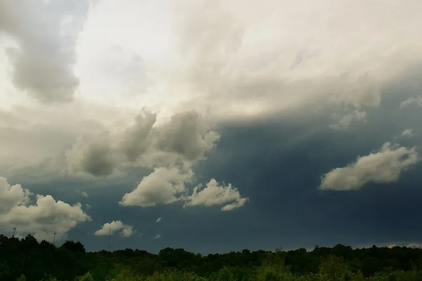 storm chasing 1374665 1280