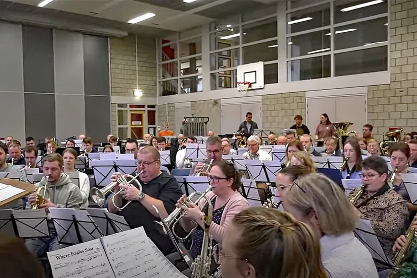 superfanfare repeteert