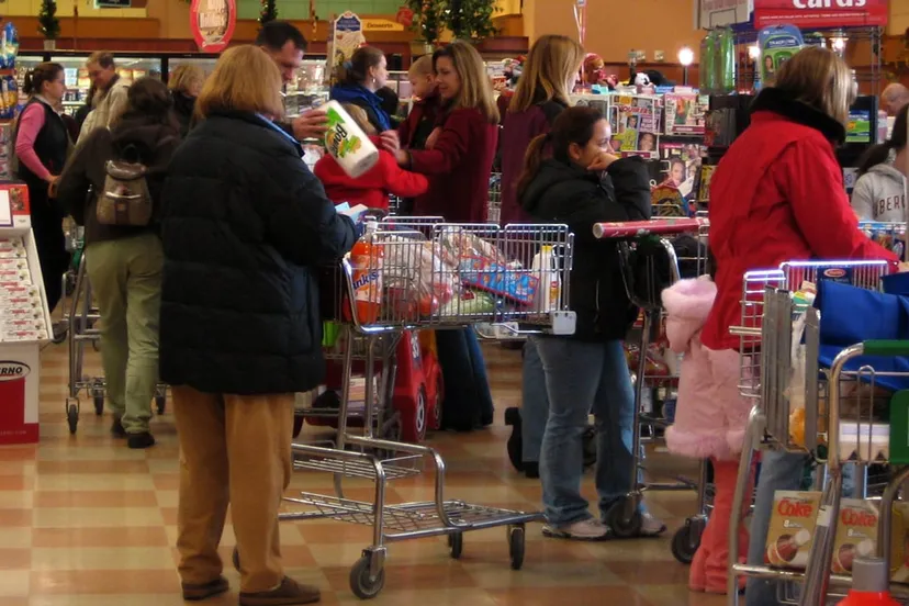 supermarkt rijen voor de kassa liz west via flickr cc by 20