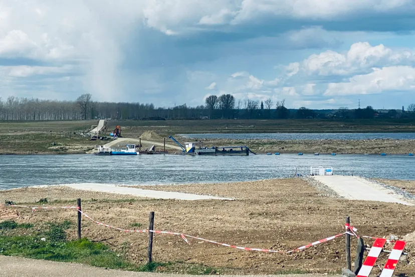 t veerke aan de belgische oever tegenover grevenbicht