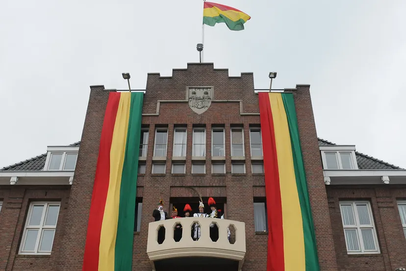 t5yksm06arcp11vjcjn66o752 sleuteloverdracht02 geleen carnavalsmuseum