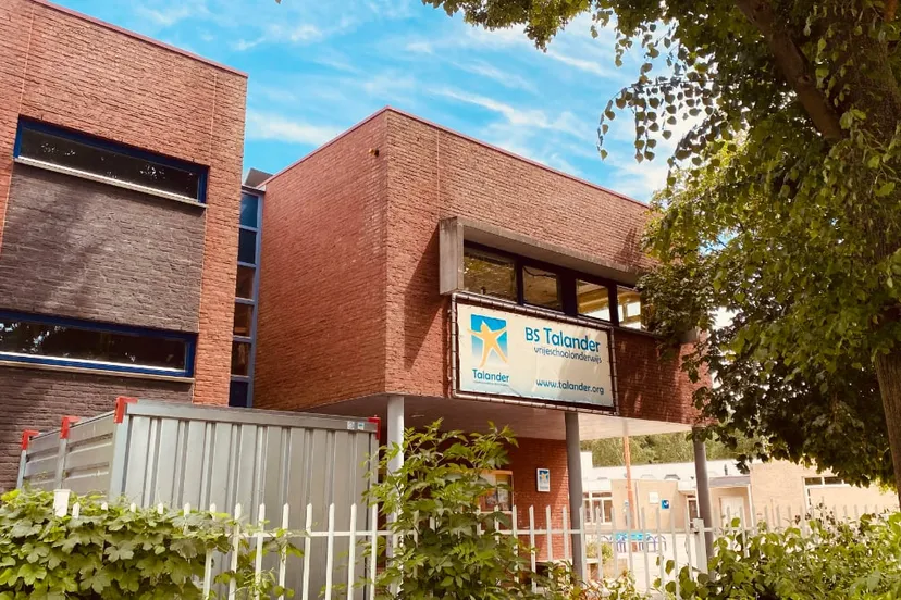 talander ruilt gebouw met taalschool