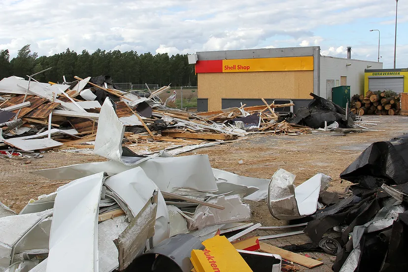 tankstation beursgens tegen de vlakte hasseltsebaan 2015