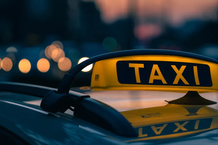 taxibord op dak taxi