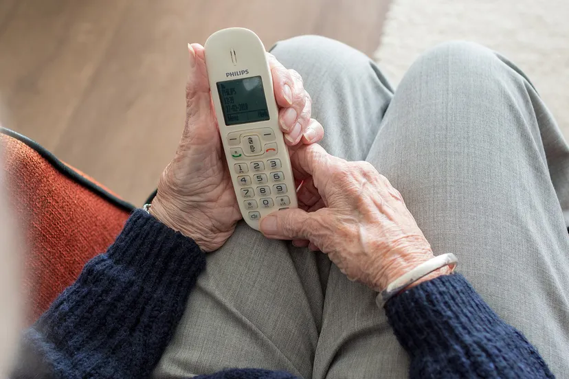 telefoneren cc0 sabine van erp via pixabay