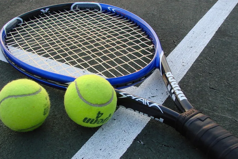 tennisracket 2 ballen hardcourt