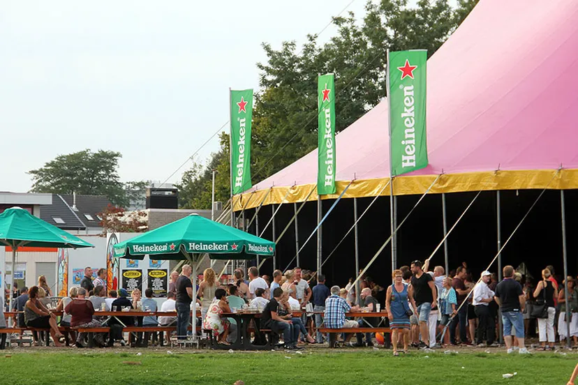 tent op schootsvelden