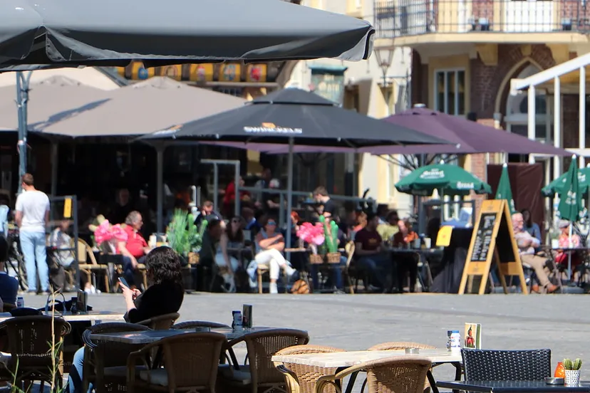 terrassen westzijde markt 28 april 2021