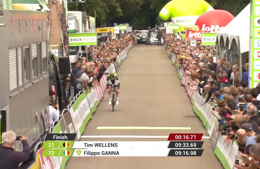 tim wellens passeert de finish in den haag