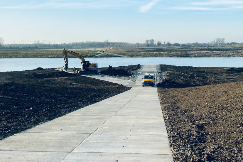 toegang voetveer vernieuwd grevenbicht gras ingezaaid