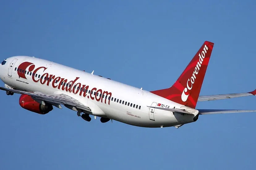 toestel corendon stijgt op