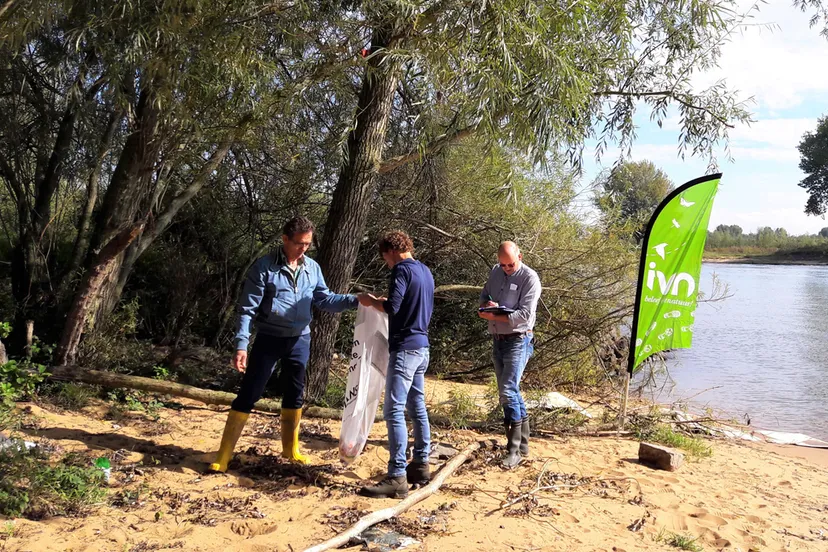 training vrijwilligers rivierafvalonderzoek 002