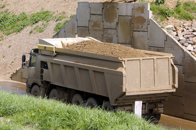 transport vrachtwagen grind