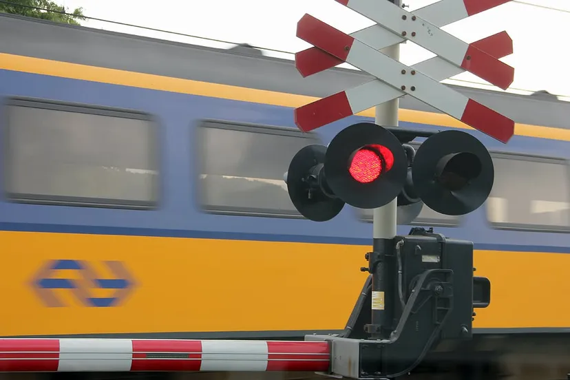 trein intercity richting heerlen overweg sweikhuizen