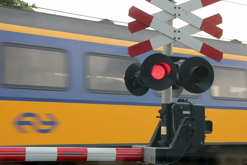 trein intercity richting heerlen overweg sweikhuizen