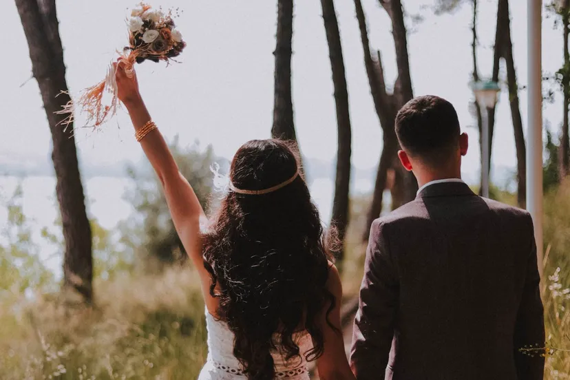 trouwfoto via pexels