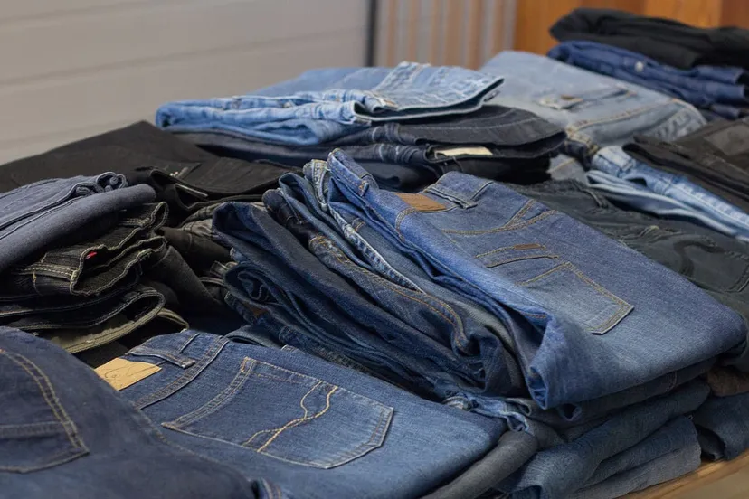 tweedehands kleding cc0 linda lioe via pixabay