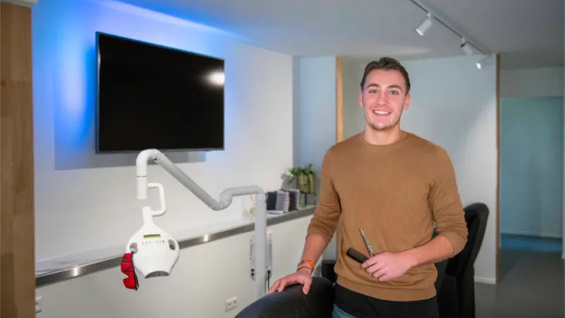 two barber whitening liwi foto