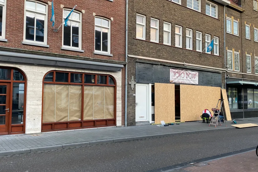 uit voorzorg ramen dichtgetimmerd in geleen