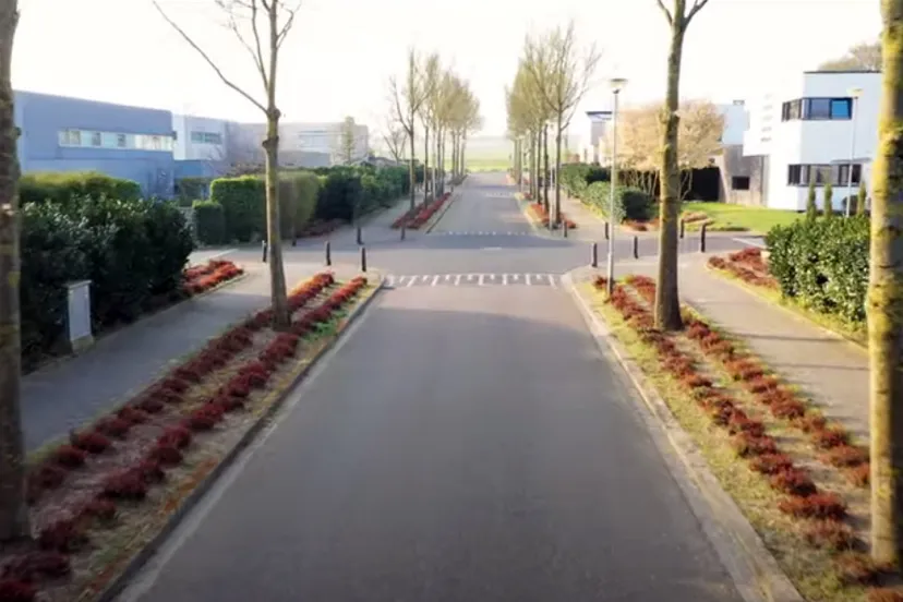 uitgestorven straat tijdens coronacrisis