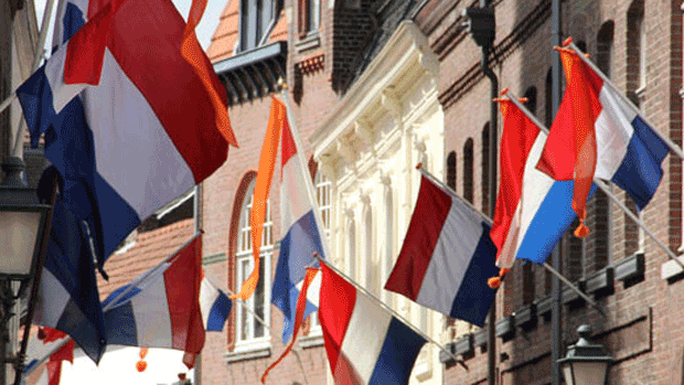 v9nc0a1ovekg4yg724aq02cun vlaggen in de begijnenhofstraat