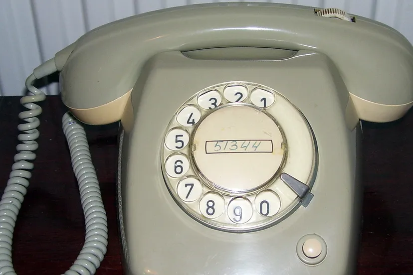 vaste telefonie zutje cc by sa 30 via wikimedia commons