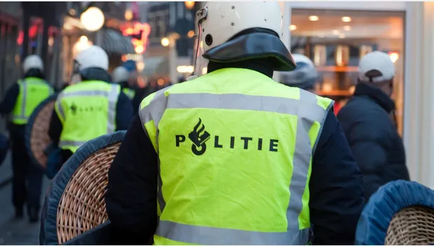 vc3836ier7tibgrdztssm0tuk meoproerpoltierellenpolitiehooliganshulpdienstfotojosvan