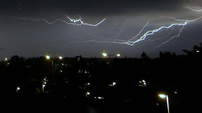 vd1zq0zn3ctlwacqlpqnb5jwn onweerregenbuidonkereluchtstormfotocomradefootccby sa2