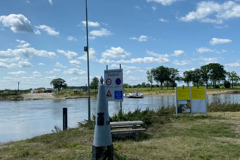 veer berg meeswijk extreem hoge maas juli 2021 2