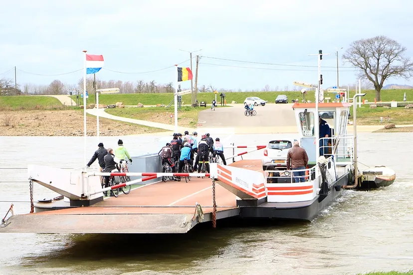 veerpont berg aande maas meeswijk stokkem