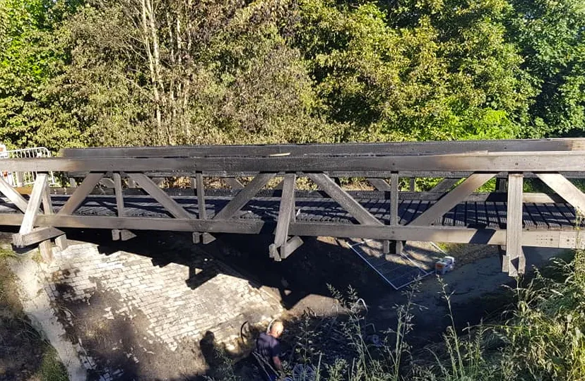verbrande voetgangersbrug 2