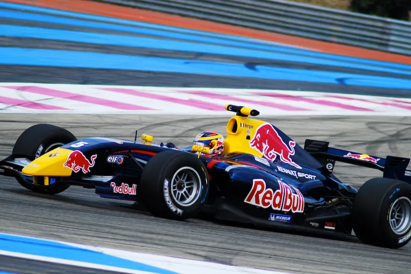vergne renault formule 3 red bull op paul ricard in 2001 nicolas garcia cc by https creativecommonsorglicensesby20