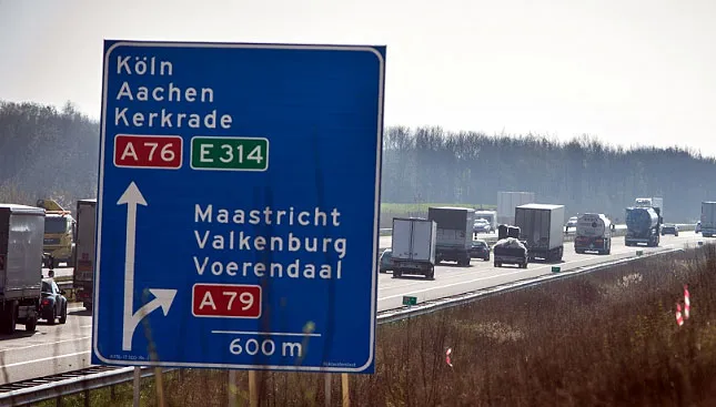verkeersbord op snelweg keulen