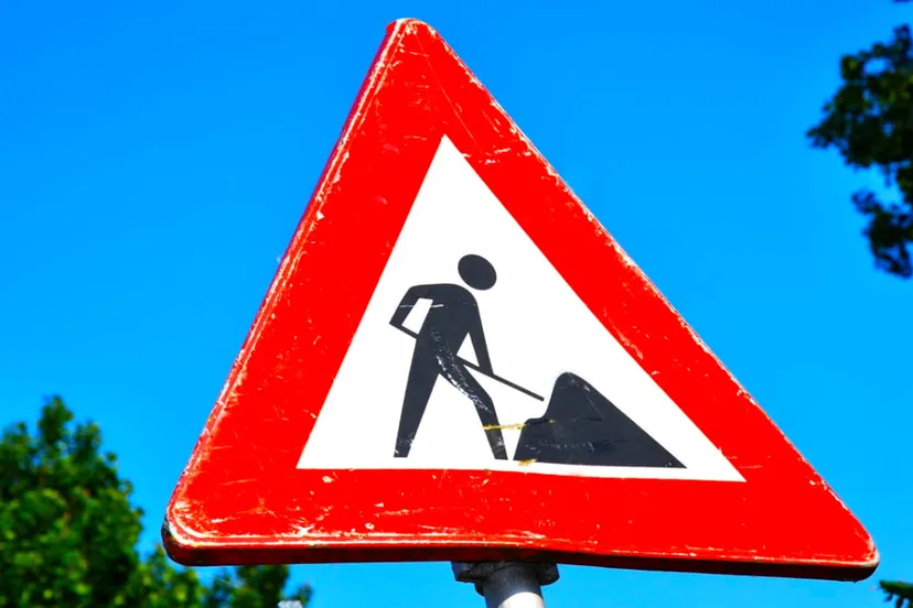 verkeersbord werk in uitvoering