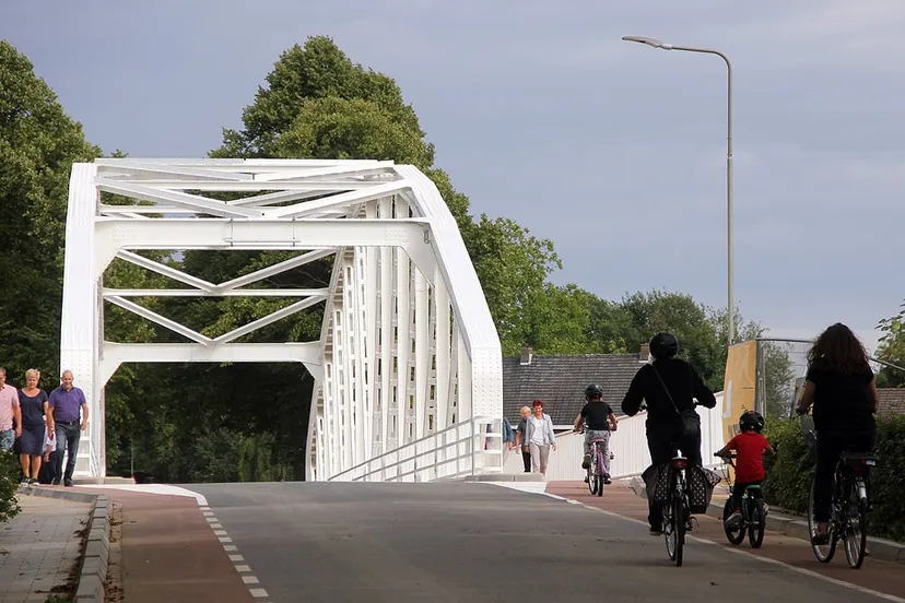 vernieuwde brug berg aan de maas 2