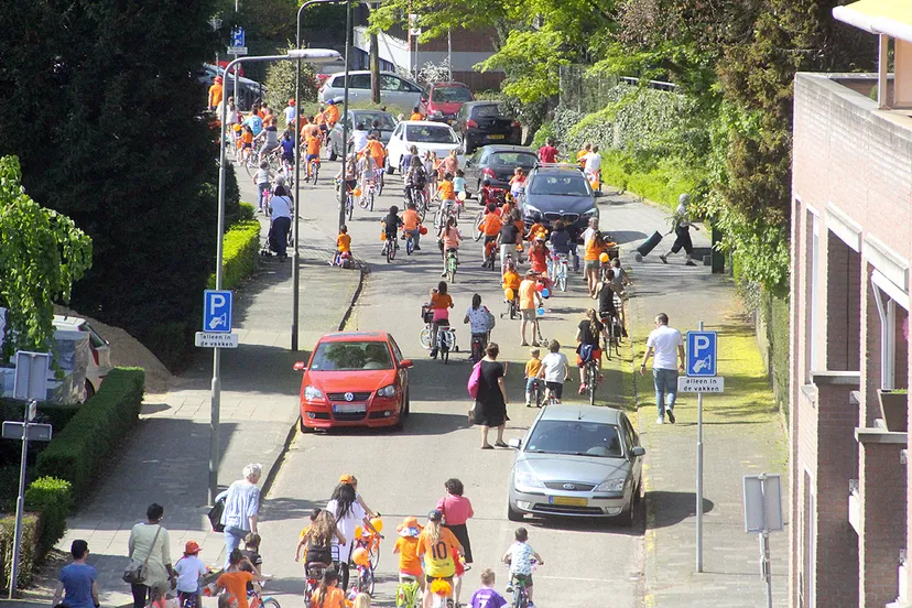 versierde fietstocht koningsspelen