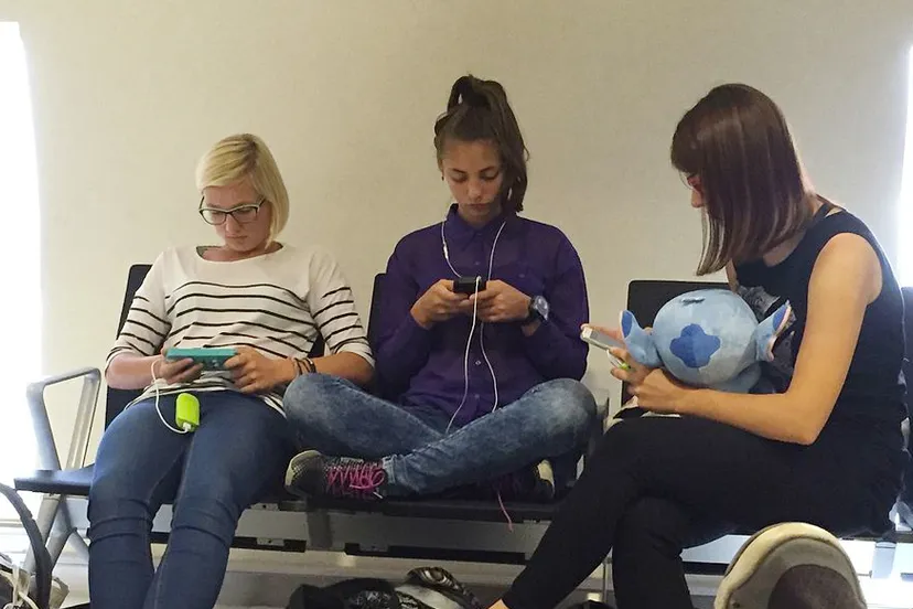 verslaafd aan social media kgbo cc by sa 40 wikimedia commons